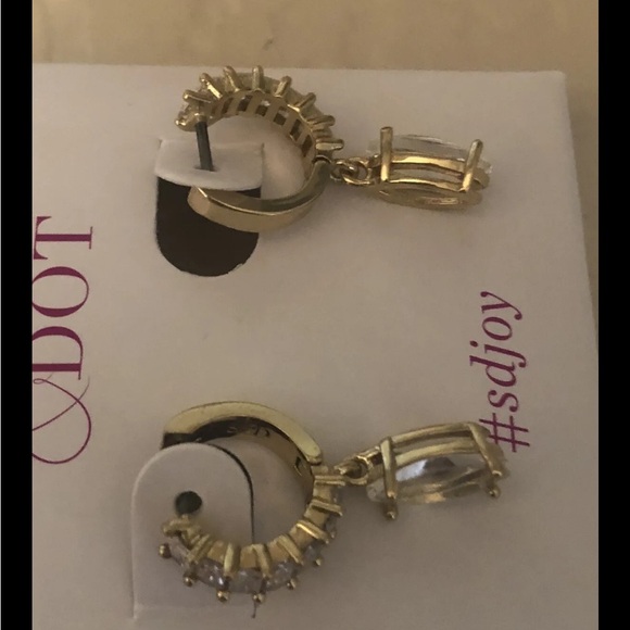 SOLD OUT! STELLA & DOT BAGUETTE HUGGIES DROPLET CRYSTAL EARRINGS NEW IN BOX - Picture 7 of 7